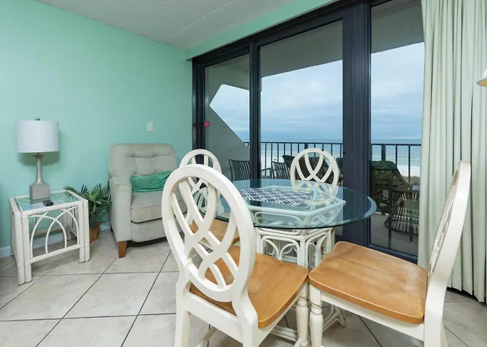 Apartment Island Winds East 302