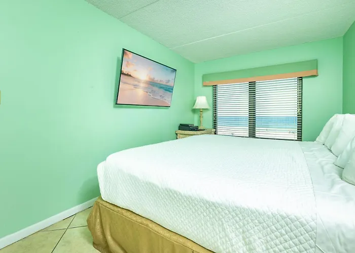 Apartment Island Winds East 302