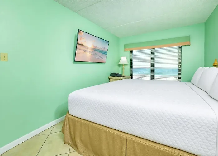 Apartment Island Winds East 302 *